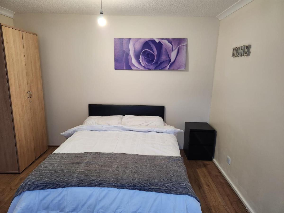 Crane Home In Dagenham With Free Wi Fi Eksteriør billede