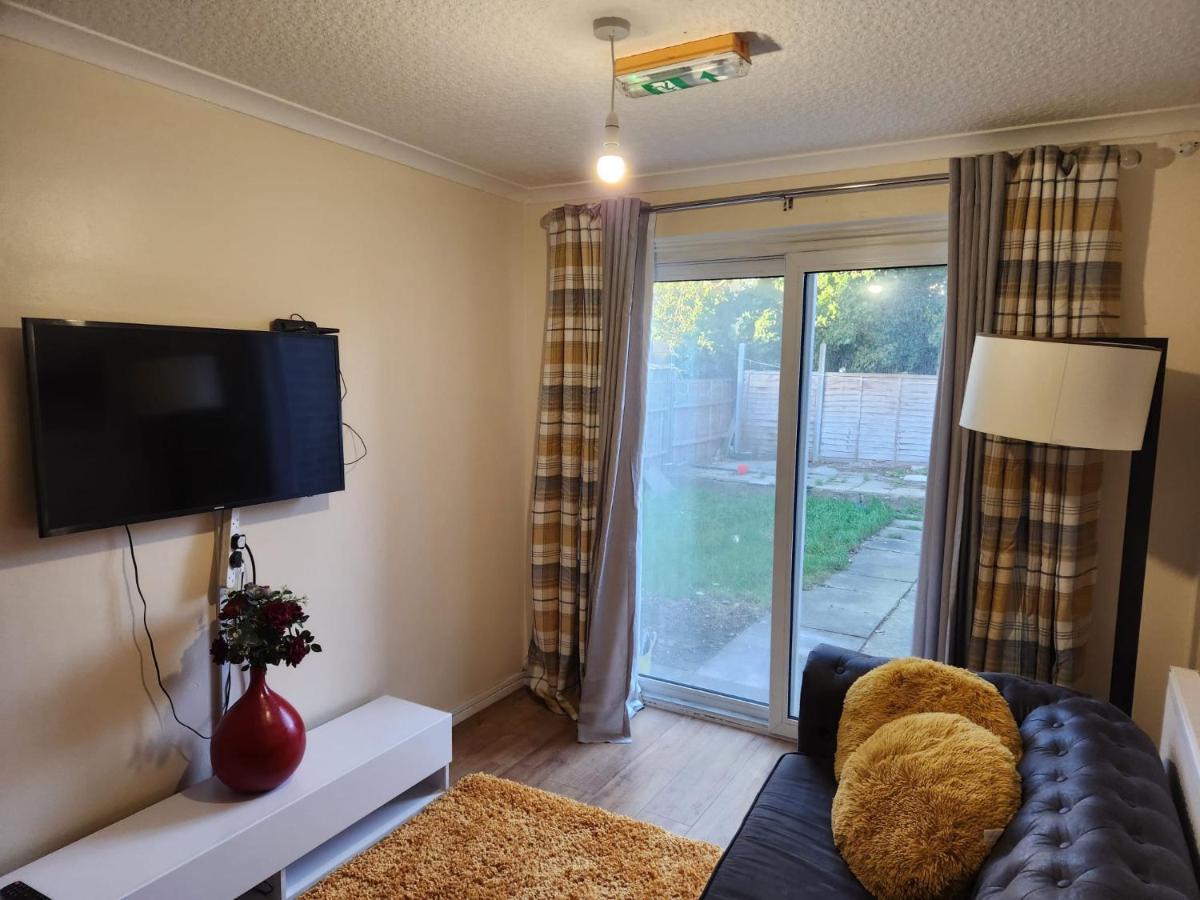 Crane Home In Dagenham With Free Wi Fi Eksteriør billede
